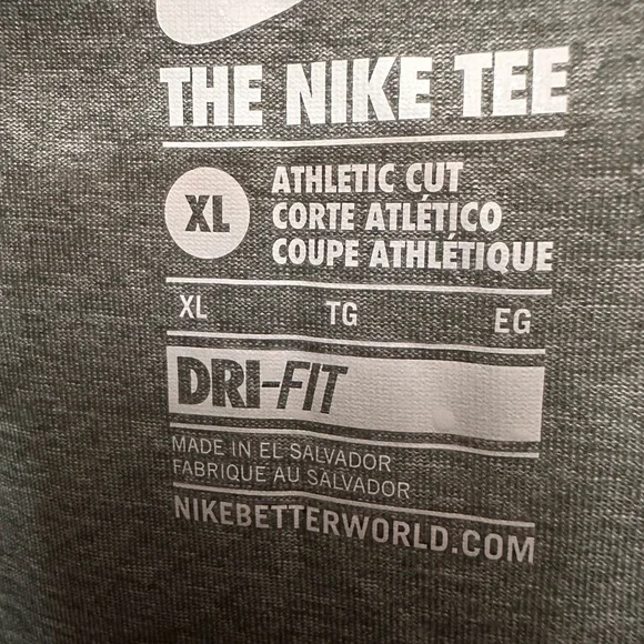 NEW Nike Heather Gray Short Sleeve T-Shirt - Picture 3 of 10